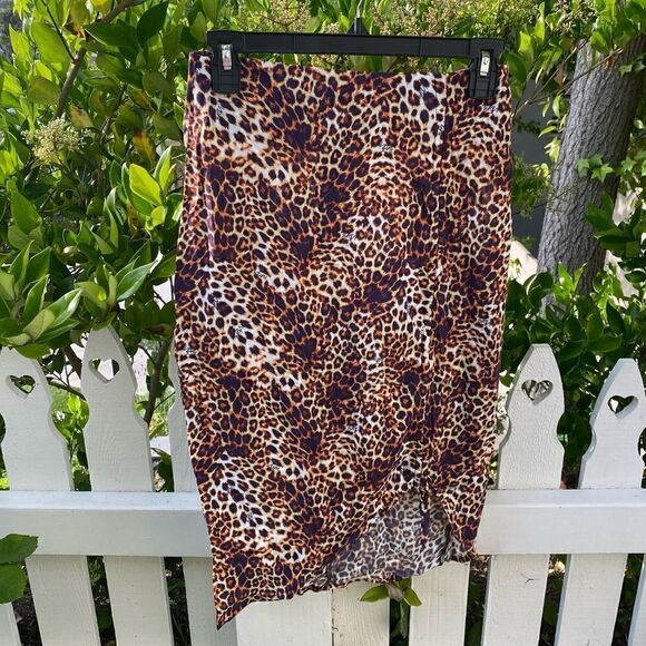 NWT VDM The Label Revolve Stassie Leopard Print Ruched Cover Up Skirt. Medium - Picture 4 of 10